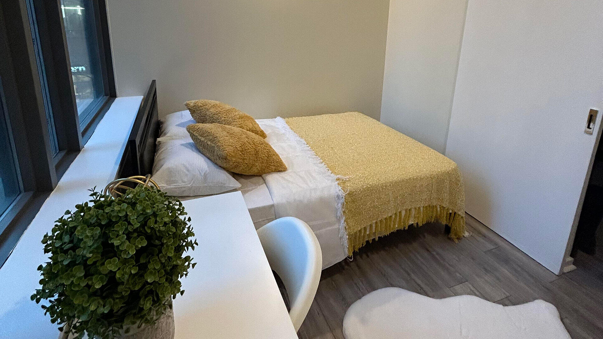 Liwinco - King West Theatre District (8 Charlotte St)