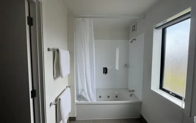 Grosvenor Motor Inn - Hamilton student accommodation - Queen Studio