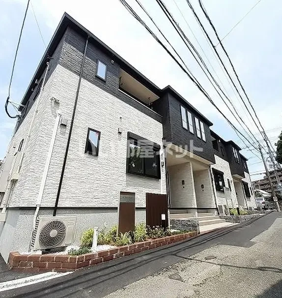 レ セレニタ 2階