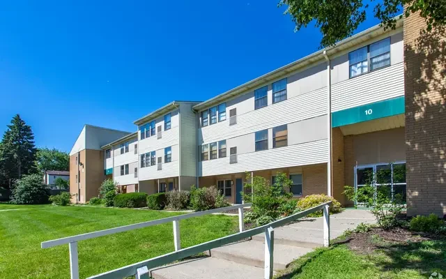 Waterford Square Apartments 1
