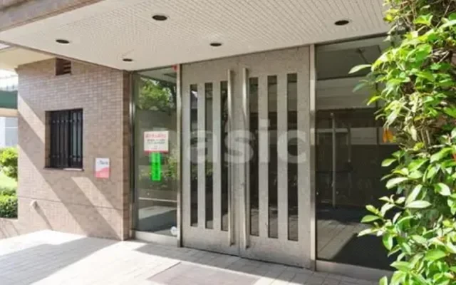 College Square Hino 3