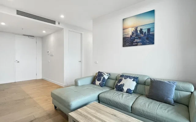 803 Dandenong Road 1