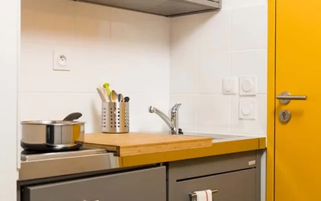 Near ENS, Gare SNCF 2