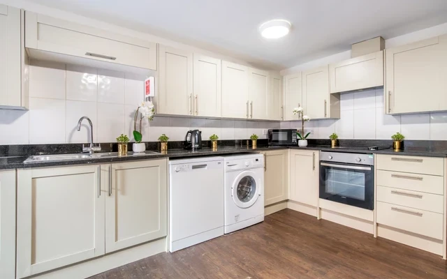 Flat 1, 4 Rob Roy House 3