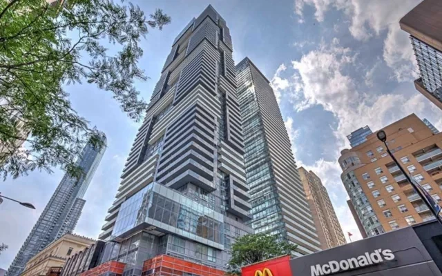 Entire Place·2B2B···4303 - 7 Grenville St YC Condos, Yonge and College in Bay St, Corridor, Downtown 0