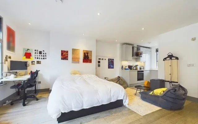 LH-Shaftesbury Avenue 2