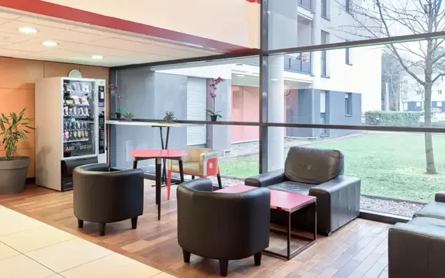 Very cool studio in Saint-Cyr-l'École 2