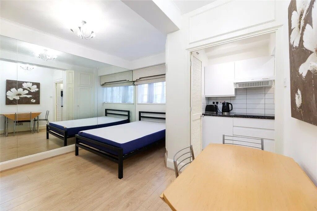 LH-Sloane Avenue 3