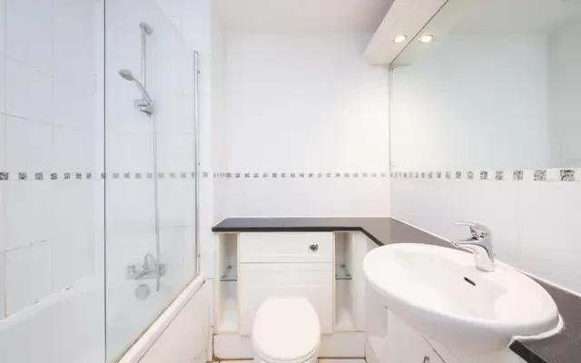 apartment in Canary Wharf 4