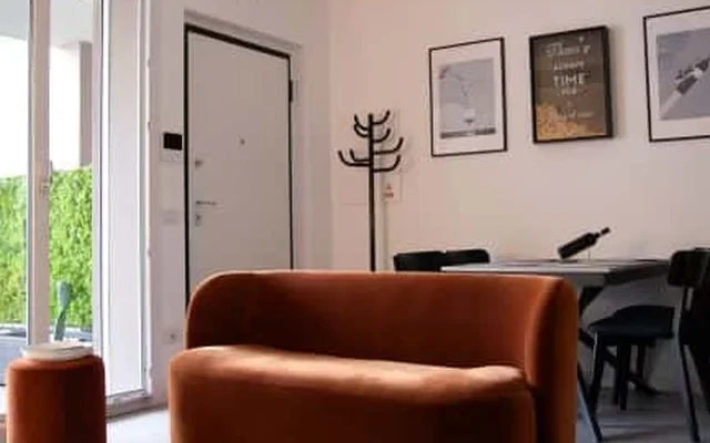 Moderno Trilocale in Via Ermenegildo Cantoni, Milano 1