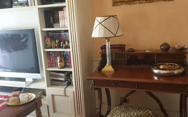 Elegant bedroom in 2-bedroom apartment, near Parco Gramsci 4