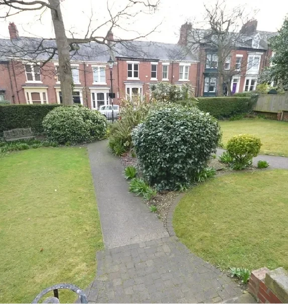 ST-Thornhill Gardens