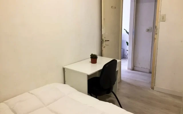 Avinguda del Paral.lel Barcelona 08001 Spain 4