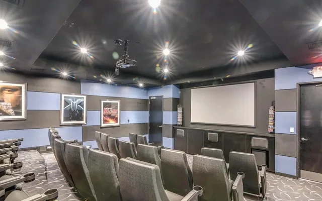 The Crescent at Fells Point 4