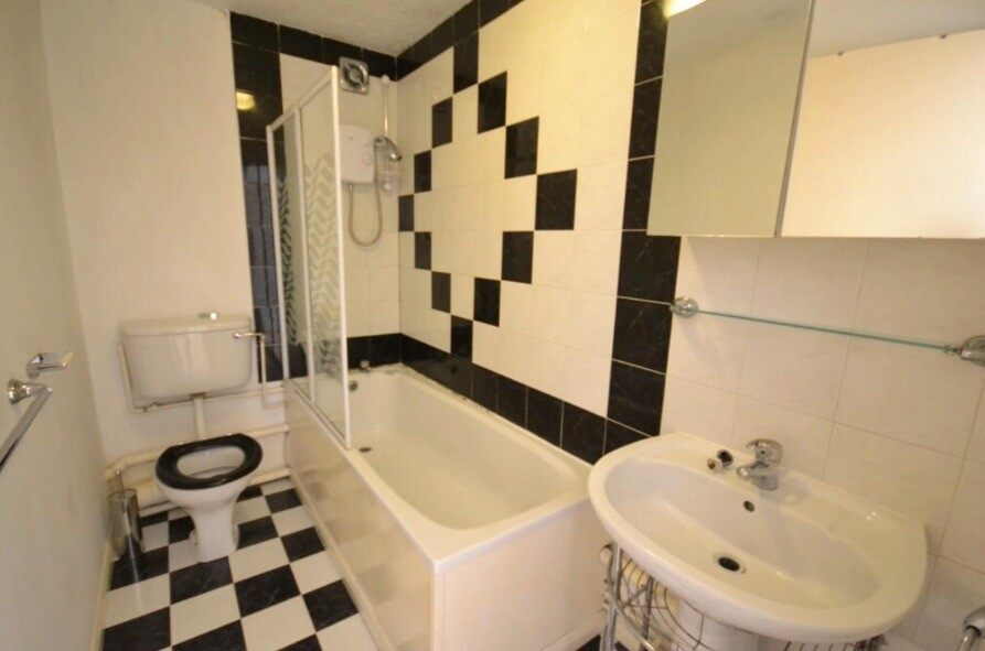 LH-John Williams Close 3