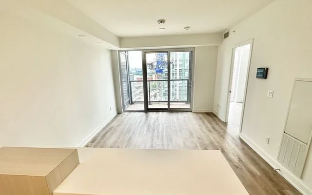 1108 - 370 Martha St 4