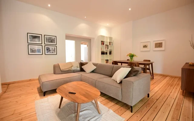 135qm Wohnung mit 2 Baedern und 2 Balkonen in Friedrichshain 0