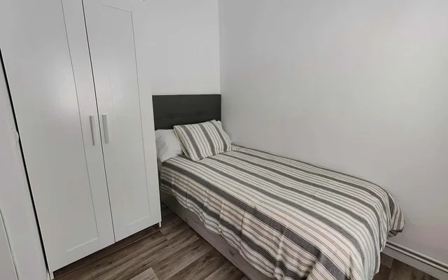 Calle de Cayetano Pando Madrid 28047 Spain 4