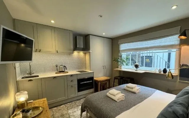 LH-197 Gloucester Place 0