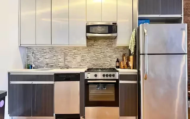 375 Vernon Avenue, Brooklyn 4