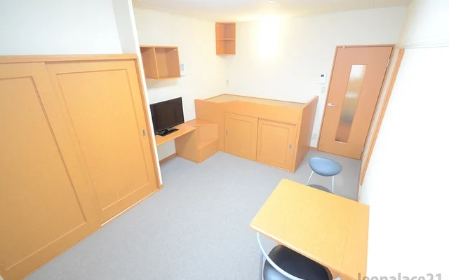 レオパレスフルール - 小松島市の学生向け宿泊施設 - 209号房间(带独立厨房)