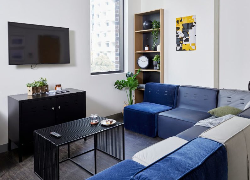 Twin Room in 5 Bed Apartment