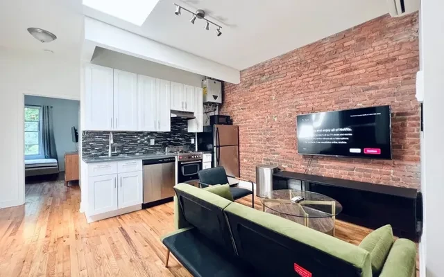 551 Gates Avenue, Brooklyn 1