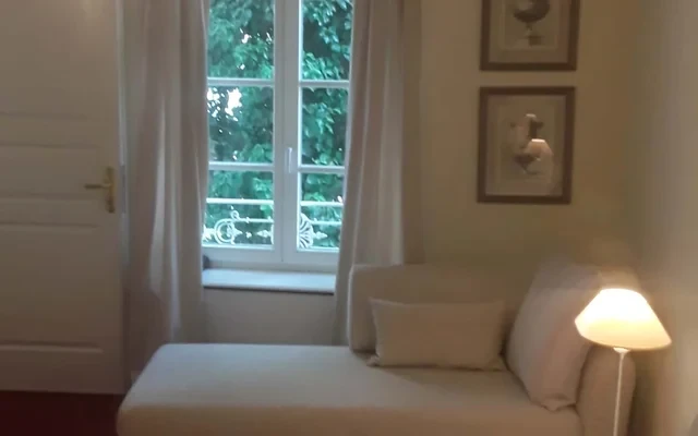 Apartment with a view on the front garden 2