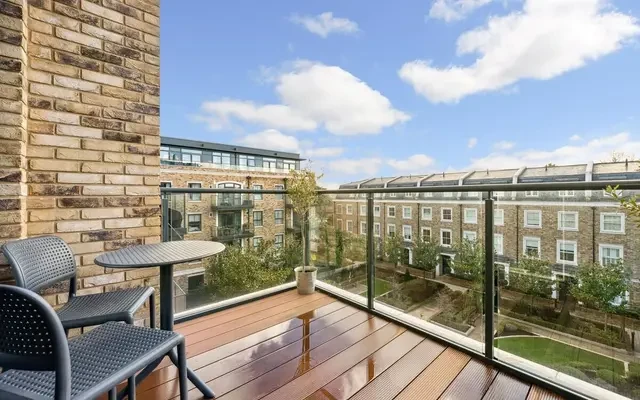 Renaissance Square Apartments, Palladian Gardens, Chiswick, London, W4 2DZ 4