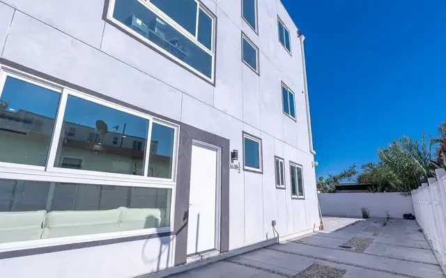 1638 W 35th Place 1