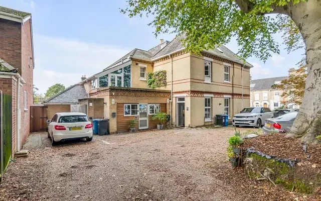 58A Earlham Road 1