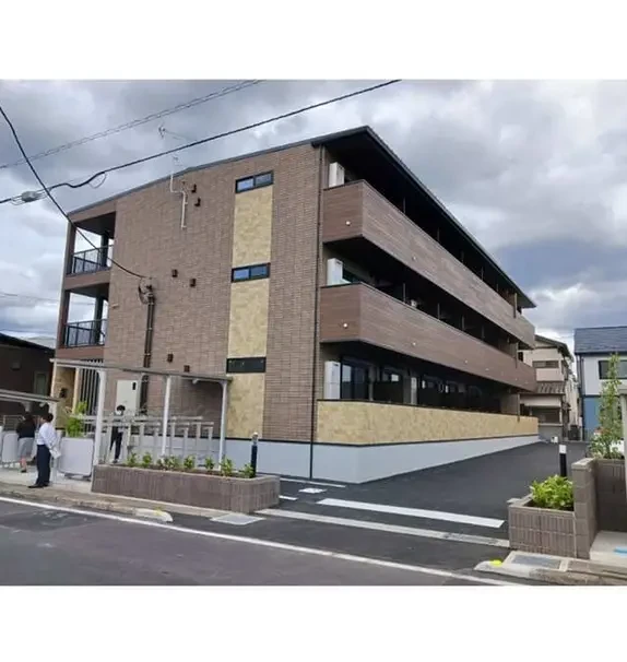 ヒカルサ三郷中央 208号室