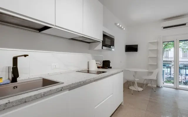 Wonderful studio in Pta romana 10 mins from Duomo 0