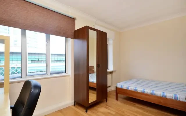 Warren Court, Fitzrovia, NW1 2