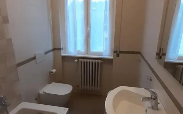 Single bedroom in a 3-bedroom apartment in Loreto 1