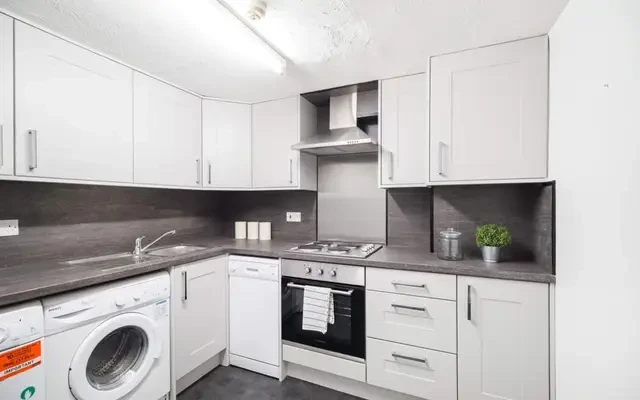Hyde Park Road 26597# 3