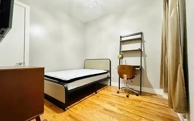 195 Menahan Street, Ridgewood - New York student accommodation - 7 bed 3 bath