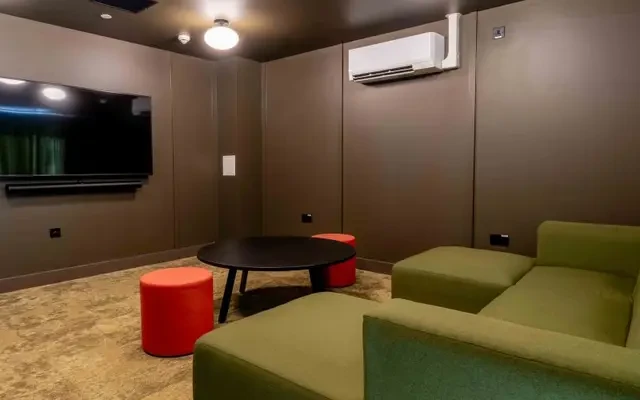 iQ Longwood Place - chỗ ở sinh viên tại Coventry - rạp chiếu phim