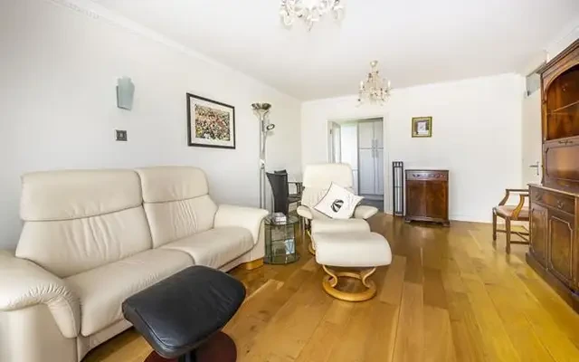 Eaton Drive, Kingston Upon Thames, KT2 7QZ 3