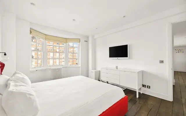Whiteheads Grove, London, SW3 3HJ 4