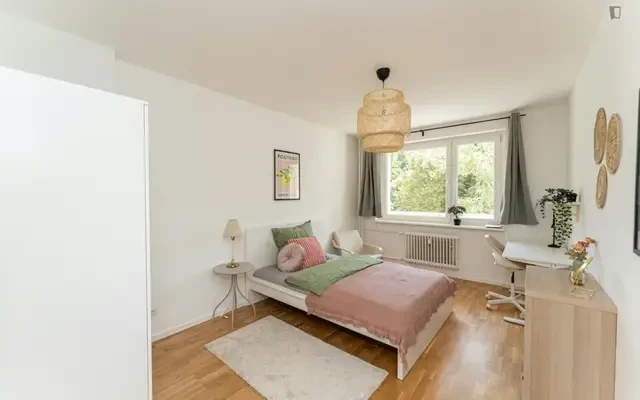 Grand double bedroom in Wedding 2
