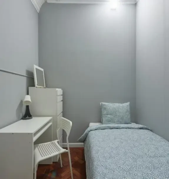 Humble single bedroom close to NOVA Uni