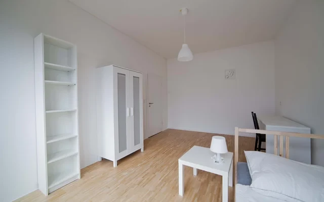 Erika-Mann-Strasse 17DE-02-025M 0
