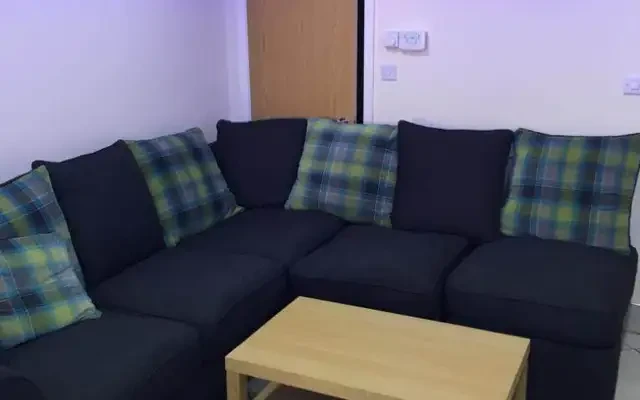 Shared Place·6B6B···34 Exeter Rd 4