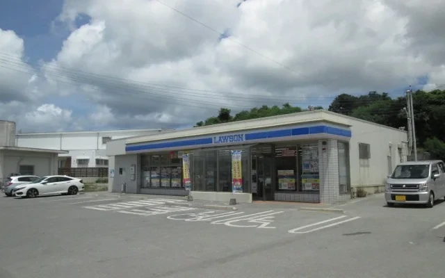 レオパレス我那覇ヒルズ - 豊見城市の学生向け宿泊施設 - 203号房间(带独立厨房)