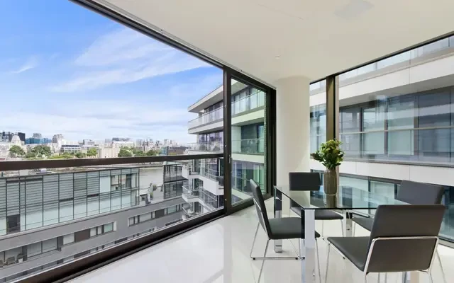 Crown Square, One Tower Bridge, London, SE1 2SE 4