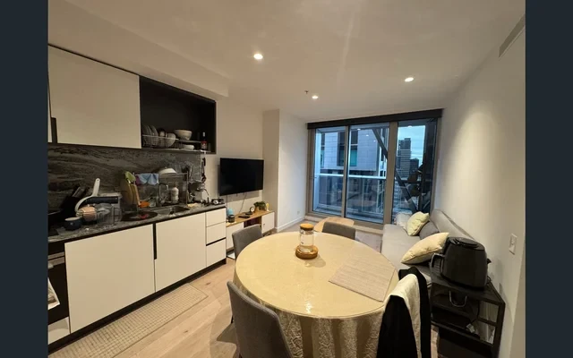 639 Little Lonsdale Street - Melbourne student accommodation - master room*2313b