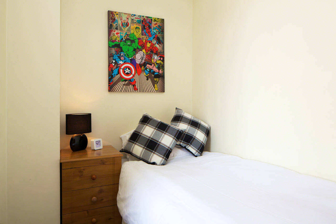 Medium 4-6 Bedroom En-Suite