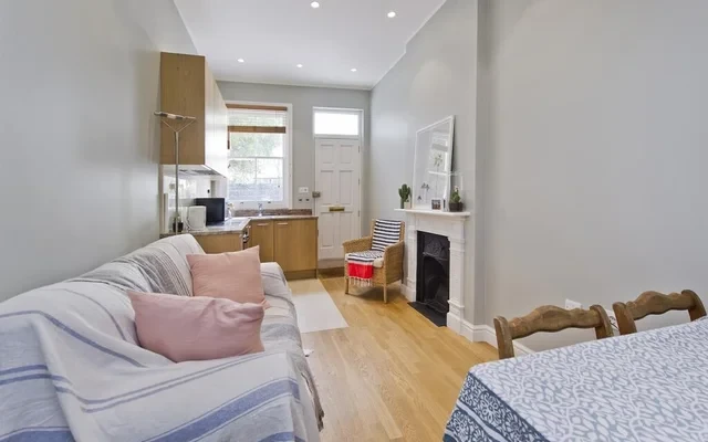 LH-Kensington Church Walk 0