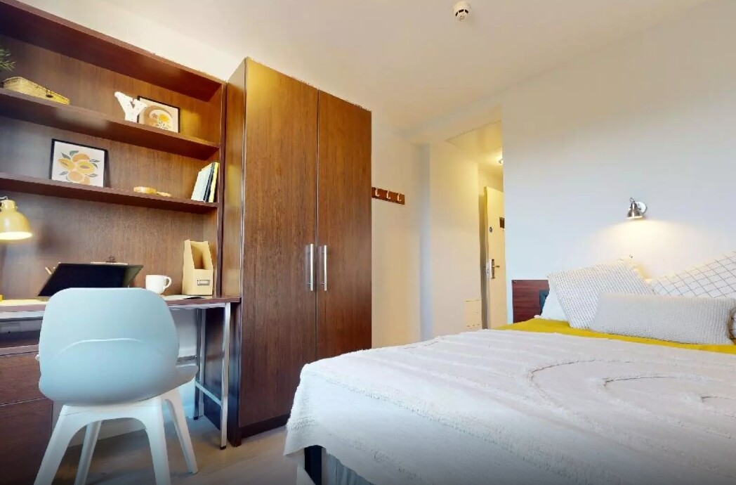 Bronze En Suite Plus